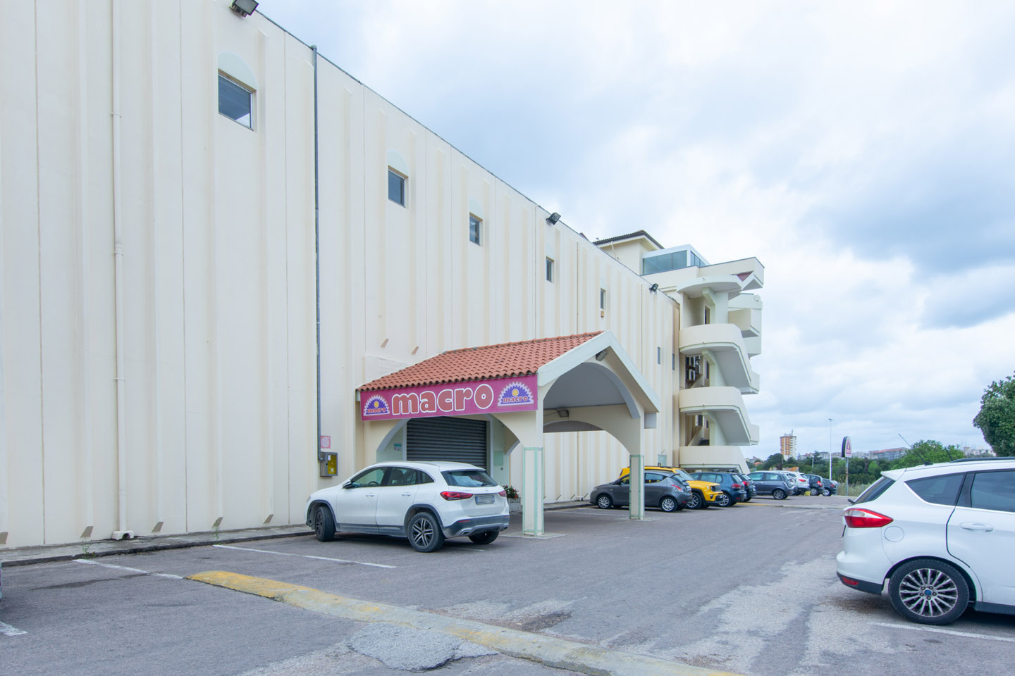 affittasi capannone predda niedda